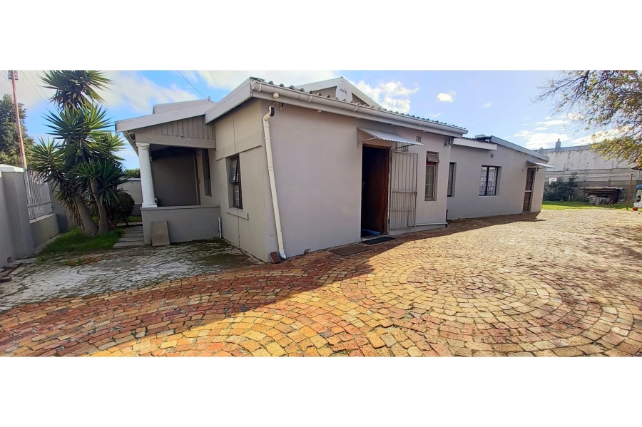 10 Bedroom Property for Sale in Maitland Western Cape